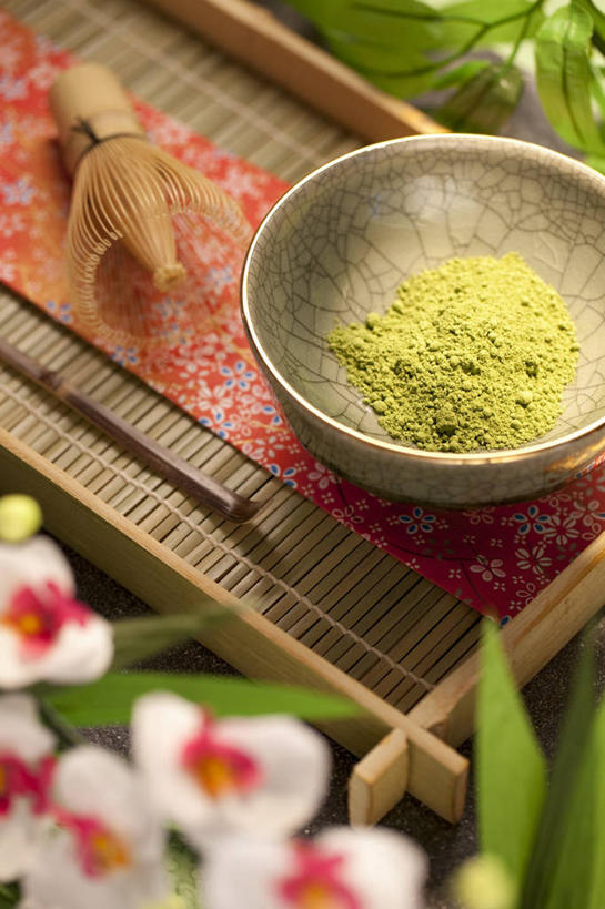 无人,竖图,俯视,室内,特写,白天,幸福,茶,桌面,桌子,杯子,叶子,阴影,朦胧,模糊,盛开,反射,木制,影子,绿茶,茶叶,绿叶,花蕾,娱乐,花,花瓣,花朵,鲜花,一个,茶具,木制品,水杯,花苞,花蕊,享受,休闲,温馨,嫩叶,放松,乐趣,单个,茶筅,提神,舒适,醒脑,茶叶搅拌器,叶,叶片,茶杯,彩图,高角度拍摄,不发酵茶,苦茗