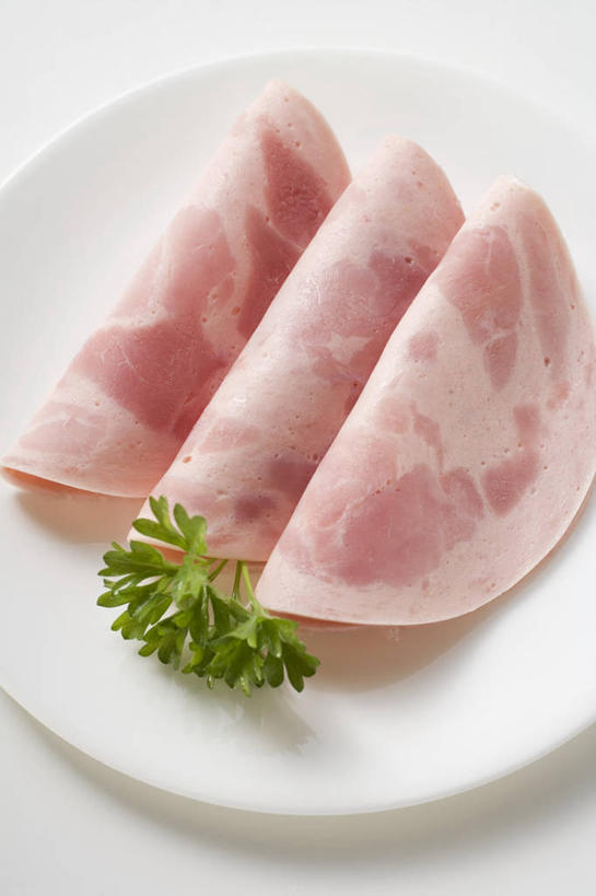 无人,竖图,俯视,室内,特写,白天,白色背景,植物,桌面,桌子,芹菜,蔬菜,餐具,叶子,一排,阴影,新鲜,整齐,反射,纹路,木制,碟子,盘,纹理,影子,肉,食品,绿叶,三片,火腿,猪肉,肉类,食物,腌制,排列,一个,绿色,盘子,木制品,碟,嫩叶,摄影,有机食品,绿色食品,荷兰芹,欧芹,香芹,影棚,单个,队列,肉食,豚肉,肌理,法香,巴西利,洋香菜,洋芫荽,法国香菜,旱芹菜,番荽,熏制,火肉,兰熏,猪腿,叶,叶片,叶脉,彩图,高角度拍摄,影棚拍摄,拍摄