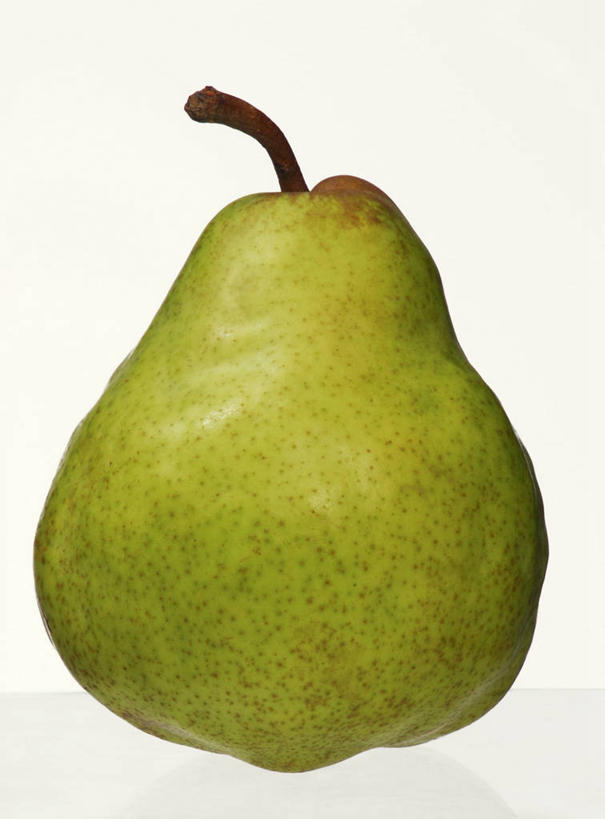 无人,竖图,室内,特写,白天,白色背景,正面,桌面,桌子,梨,水果,阴影,新鲜,反射,木制,影子,生食,食品,果实,食物,一个,绿色,木制品,香梨,摄影,有机食品,绿色食品,影棚,单个,生梨,彩图,影棚拍摄,拍摄