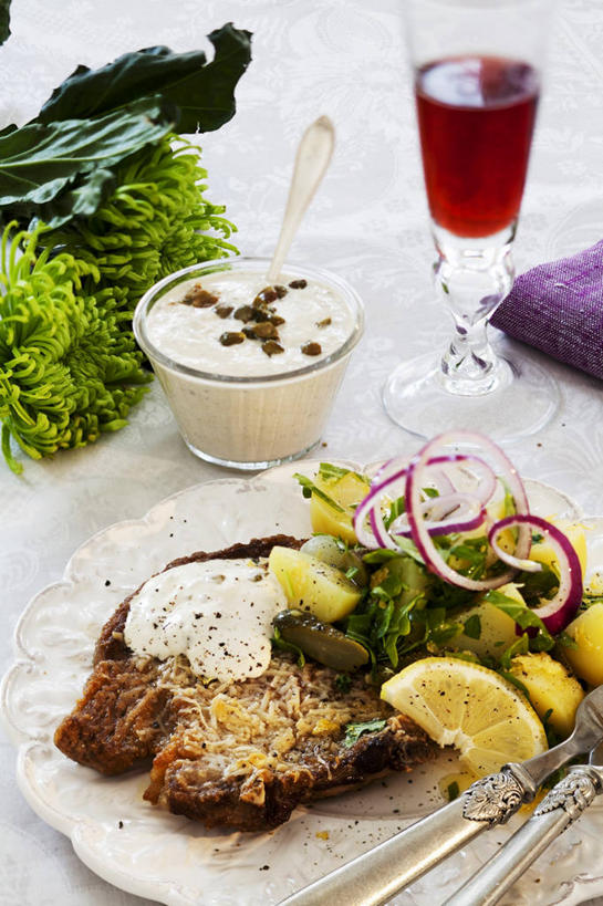 无人,竖图,俯视,室内,特写,白天,白色背景,烧烤,餐桌,桌子,柠檬,蔬菜,杯子,餐具,水果,新鲜,碟子,盘,生菜,莴苣,调料,酱料,酱汁,肉,佐料,食品,烤架,烤肉,调味品,调味料,猪肉,酱,肉类,玻璃制品,食物,盘子,容器,水杯,碟,碗,铁架,摄影,有机食品,绿色食品,影棚,餐台,储藏,储存,肉食,豚肉,春菜,鹅仔菜,莴仔菜,千金菜,叶用莴苣,奶油生菜,玻璃杯,益母果,柠果,彩图,高角度拍摄,影棚拍摄,拍摄,贮存