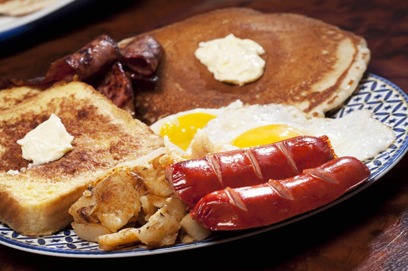 点心,面包,煎饼,奶酪,无人,横图,俯视,室内,特写,白天,桌面,桌子,餐具,木制,碟子,盘,蛋,荷包蛋,鸡蛋,煎蛋,香肠,干酪,起司,食品,面点,腊肠,芝士,营养,文化,吐司,小吃,食物,糕点,盘子,木制品,碟,甜食,乳酪,摄影,影棚,法式面包,乳制品,发酵,薄煎饼,吐司面包,卵,煎鸡蛋,彩图,高角度拍摄,影棚拍摄,拍摄,班戟,薄烤饼,多士,听型面包