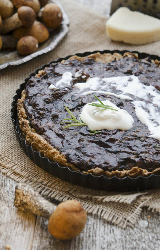 奶酪,无人,竖图,俯视,室内,特写,白天,烹饪,西餐,桌面,桌子,蔬菜,餐具,新鲜,木制,碟子,盘,菌菇,蘑菇,干酪,起司,料理,食品,披萨,匹萨,芝士,营养,菌类,菜肴,美食,食物,盘子,木制品,碟,快餐,乳酪,食用菌,西式,摄影,佳肴,有机食品,绿色食品,影棚,乳制品,比萨,发酵,西式快餐,垃圾食品,意大利薄饼,彩图,高角度拍摄,影棚拍摄,拍摄