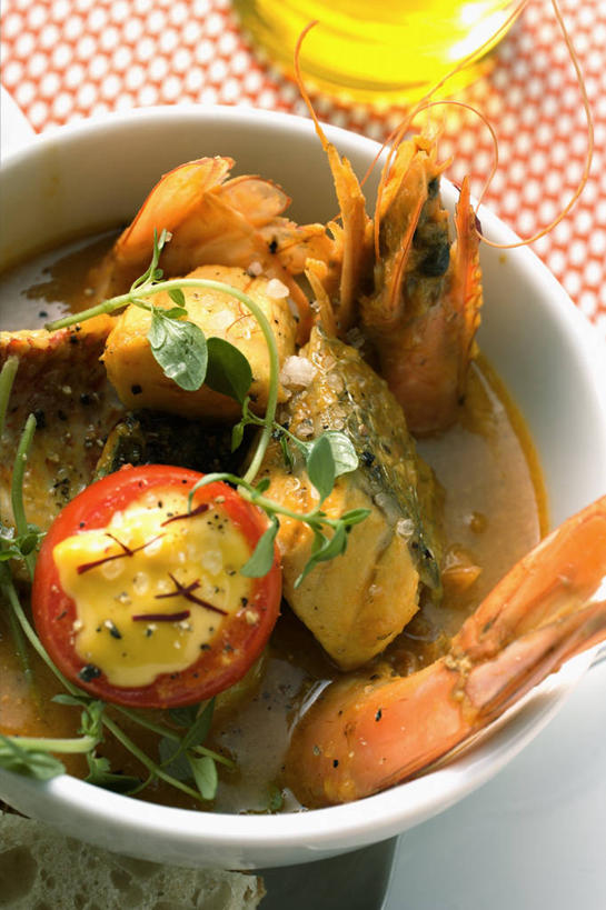 奶酪,无人,竖图,俯视,室内,特写,白天,白色背景,烹饪,西餐,餐桌,桌子,蔬菜,西红柿,小番茄,朦胧,模糊,新鲜,陶瓷,肉,鱼肉,干酪,起司,料理,食品,陶瓷制品,芝士,营养,菜肴,美食,肉类,食物,餐巾,容器,碗,乳酪,西式,摄影,佳肴,有机食品,绿色食品,影棚,餐台,储藏,乳制品,储存,发酵,肉食,小西红柿,樱桃小番茄,珍珠小番茄,保洁方巾,口布,樱桃番茄,圣女果,番茄,彩图,高角度拍摄,影棚拍摄,拍摄,贮存