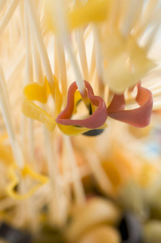 面食,面条,意大利面,无人,竖图,俯视,室内,特写,白天,爱情,西餐,爱心,朦胧,模糊,面,料理,食品,浪漫,食物,温暖,温馨,心形,恩爱,西式,和睦,心型,彩图,高角度拍摄,融洽