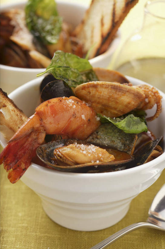 海鲜,无人,竖图,俯视,室内,特写,白天,烹饪,西餐,贝壳,黄色背景,朦胧,模糊,陶瓷,肉,虾,鱼肉,料理,食品,陶瓷制品,水产,菜肴,美食,肉类,海洋生物,食物,两个,容器,碗,西式,摄影,佳肴,影棚,储藏,储存,水生动物,海产品,贻贝,水生物,肉食,海底动物,斑节对虾,斑节虾,海虹,淡菜,壳菜,青口,日本对虾,竹节虾,彩图,高角度拍摄,影棚拍摄,拍摄,贮存