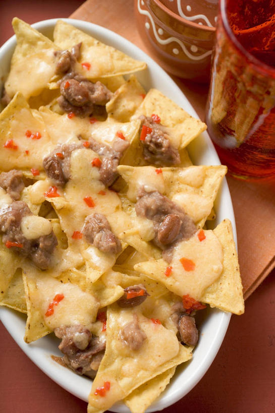 点心,奶酪,无人,竖图,俯视,室内,特写,白天,植物,豆,蔬菜,餐具,礼盒,礼物,红色背景,新鲜,碟子,盘,纸盒,豆类,豆子,玉米片,干酪,起司,食品,芝士,营养,盒子,食物,包装盒,盘子,礼品盒,碟,快餐,零食,乳酪,摄影,礼品,有机食品,绿色食品,影棚,乳制品,发酵,垃圾食品,豆科,彩图,高角度拍摄,影棚拍摄,拍摄