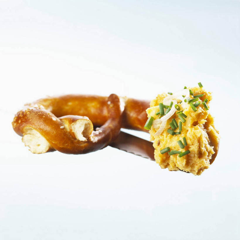 点心,奶酪,无人,方图,俯视,室内,特写,白天,白色背景,餐桌,桌子,干酪,起司,食品,面点,芝士,营养,食物,糕点,一个,饼干,零食,乳酪,摄影,影棚,单个,餐台,乳制品,发酵,椒盐卷饼,彩图,高角度拍摄,影棚拍摄,拍摄