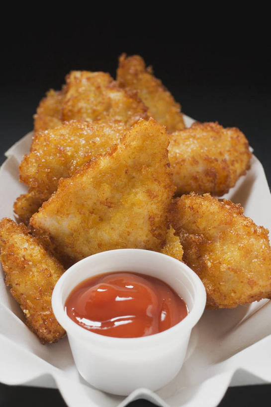 无人,竖图,俯视,室内,特写,白天,烹饪,餐具,一堆,许多,堆叠,堆积,黑色背景,朦胧,模糊,碟子,盘,陶瓷,调料,鸡肉,酱料,酱汁,茄汁,肉,油炸,佐料,料理,食品,陶瓷制品,调味品,调味料,番茄酱,鸡块,酱,菜肴,美食,肉类,食物,一个,盘子,容器,碟,碗,摄影,佳肴,影棚,单个,储藏,堆,储存,炸鸡块,肉食,彩图,高角度拍摄,影棚拍摄,拍摄,贮存