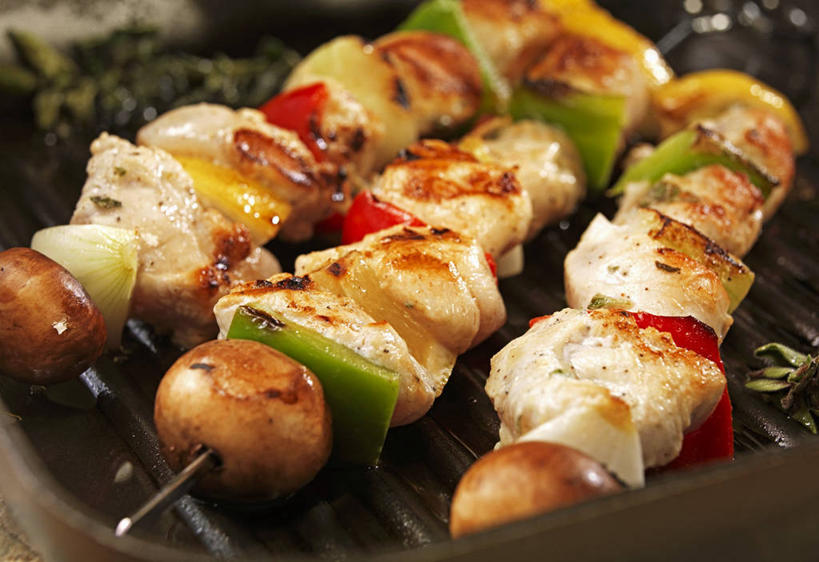 无人,横图,俯视,室内,特写,白天,烧烤,辣椒,蔬菜,洋葱,阴影,朦胧,模糊,新鲜,反射,影子,菌菇,蘑菇,鸡肉,肉,食品,烤架,烤肉,菌类,肉类,食物,铁架,食用菌,摄影,有机食品,绿色食品,影棚,玉葱,肉食,彩椒,辣角,红海椒,大椒,辣虎,广椒,圆葱,洋葱头,甜椒,柿子椒,球葱,辣子,海椒,番椒,灯笼椒,葱头,彩图,高角度拍摄,影棚拍摄,拍摄