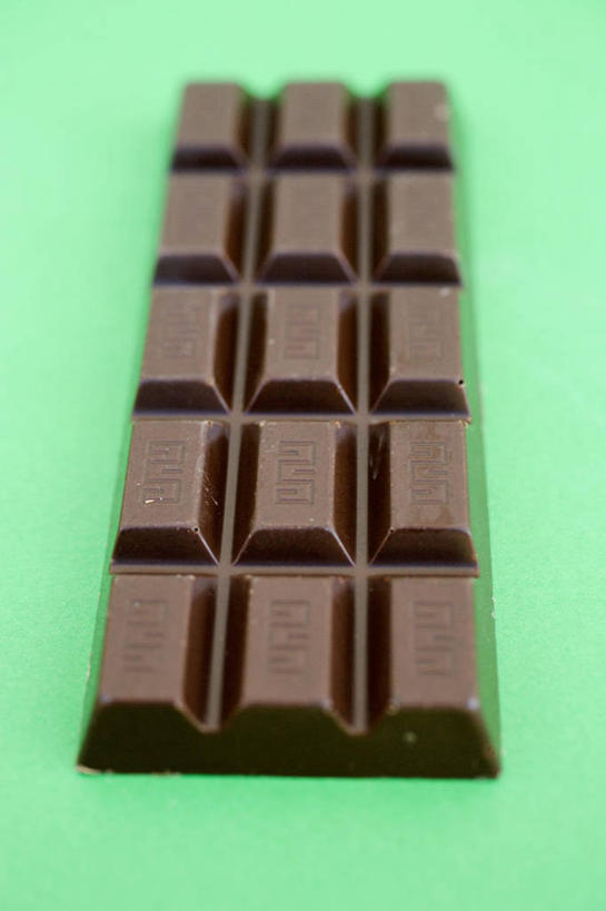 无人,竖图,俯视,室内,特写,白天,餐桌,桌子,一块,绿色背景,朦胧,模糊,纹路,纹理,食品,糖,糖果,甜点,甜品,食物,甜食,巧克力,摄影,影棚,餐台,朱古力,肌理,彩图,高角度拍摄,影棚拍摄,拍摄