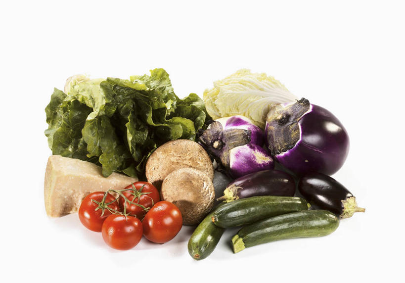 奶酪,无人,横图,俯视,室内,特写,白天,白色背景,餐桌,桌子,茄子,蔬菜,土豆,西红柿,一堆,许多,堆叠,堆积,新鲜,生菜,莴苣,干酪,起司,食品,芝士,营养,食物,乳酪,摄影,有机食品,绿色食品,影棚,餐台,堆,乳制品,发酵,馍馍蛋,春菜,鹅仔菜,莴仔菜,千金菜,叶用莴苣,洋芋,山药蛋,马铃薯,落苏,酪酥,昆仑瓜,番茄,矮瓜,彩图,高角度拍摄,影棚拍摄,拍摄