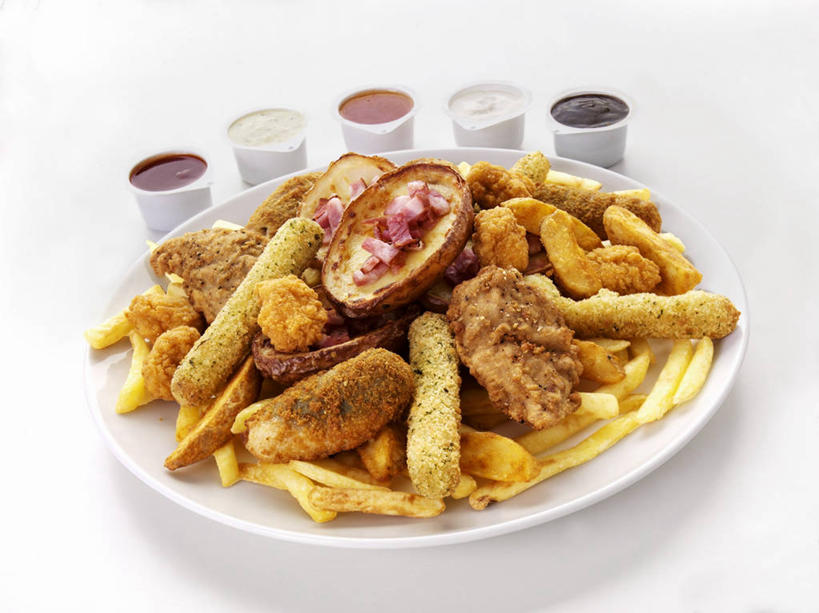 奶酪,无人,横图,俯视,室内,特写,白天,白色背景,烹饪,西餐,餐桌,桌子,餐具,一堆,一排,许多,堆叠,堆积,朦胧,模糊,整齐,碟子,盘,陶瓷,调料,鸡肉,酱料,酱汁,茄汁,肉,佐料,干酪,起司,料理,食品,陶瓷制品,调味品,芝士,营养,调味料,番茄酱,薯条,酱,菜肴,美食,肉类,食物,排列,盘子,容器,碟,碗,快餐,乳酪,西式,摄影,佳肴,影棚,餐台,储藏,堆,乳制品,储存,队列,发酵,肉食,西式快餐,垃圾食品,彩图,高角度拍摄,影棚拍摄,拍摄,贮存