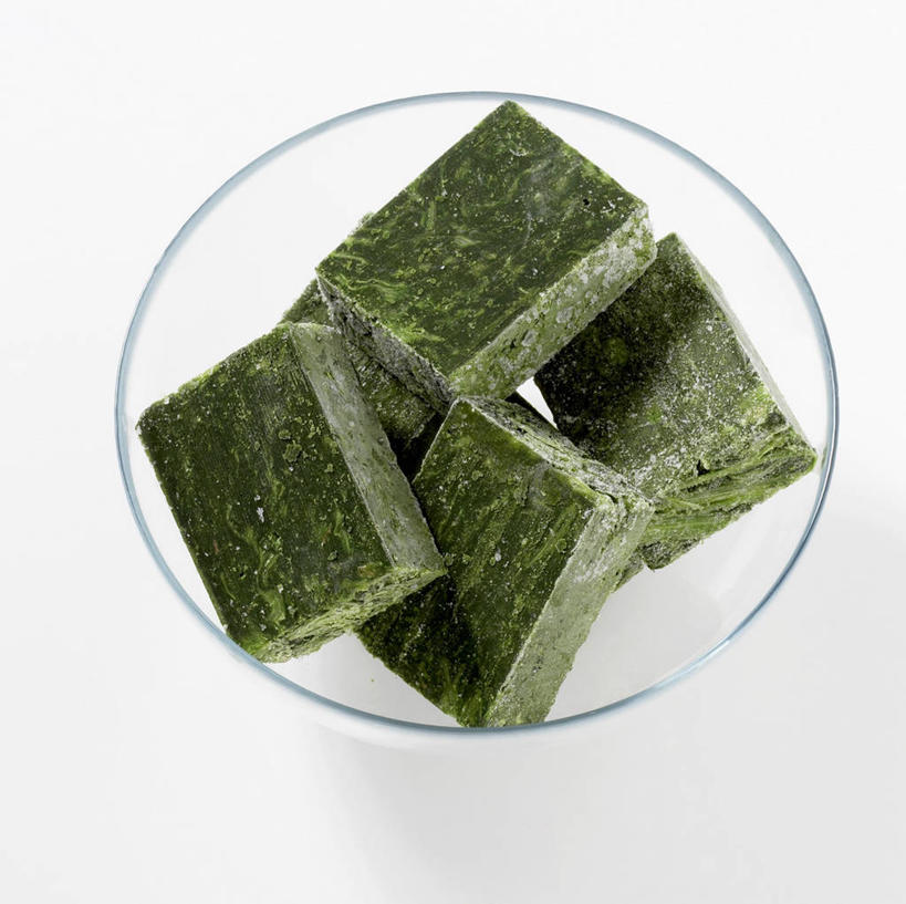 无人,横图,俯视,室内,特写,白天,白色背景,餐桌,桌子,菠菜,蔬菜,玻璃,一堆,阴影,堆叠,堆积,新鲜,反射,图形,影子,食品,几何,立方体,正方体,玻璃制品,食物,一个,容器,碗,摄影,有机食品,绿色食品,影棚,单个,餐台,储藏,堆,储存,数学,鹦鹉菜,鼠根菜,角菜,红嘴绿鹦哥,赤根菜,菠薐菜,波斯草,彩图,高角度拍摄,影棚拍摄,拍摄,几何图形,立体几何,立体图形,正六面体,贮存