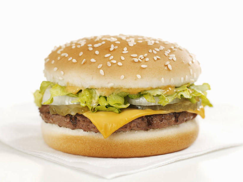 点心,面包,奶酪,无人,横图,俯视,室内,特写,白天,白色背景,烹饪,西餐,餐桌,桌子,蔬菜,阴影,新鲜,反射,影子,生菜,莴苣,肉,芝麻,干酪,汉堡,牛肉,起司,料理,食品,面点,芝士,营养,菜肴,美食,肉类,食物,糕点,一个,快餐,乳酪,西式,摄影,佳肴,有机食品,绿色食品,影棚,单个,餐台,乳制品,发酵,肉食,西式快餐,垃圾食品,小圆面包,脂麻,胡麻,白麻,巨胜子,春菜,鹅仔菜,莴仔菜,千金菜,油麻,叶用莴苣,彩图,高角度拍摄,影棚拍摄,拍摄