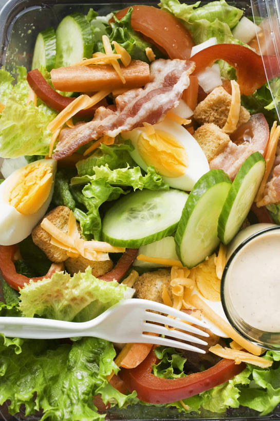 点心,面包,奶酪,无人,竖图,俯视,室内,特写,白天,餐桌,桌子,黄瓜,蔬菜,餐具,一堆,阴影,堆叠,堆积,新鲜,反射,叉子,影子,生菜,莴苣,生食,蔬菜沙拉,干酪,起司,沙拉,食品,面点,芝士,营养,色拉,沙律,食物,糕点,一个,乳酪,有机食品,绿色食品,单个,餐台,色拉酱,堆,乳制品,千岛酱,发酵,餐叉,春菜,鹅仔菜,莴仔菜,千金菜,叶用莴苣,奶油生菜,进餐用具,青瓜,胡瓜,彩图,高角度拍摄