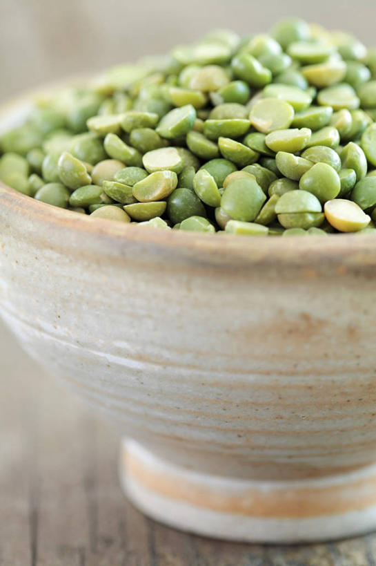 无人,竖图,俯视,室内,特写,白天,植物,餐桌,桌子,蔬菜,一堆,许多,阴影,堆叠,堆积,朦胧,模糊,新鲜,反射,影子,陶瓷,豆类,豆子,豌豆,食品,陶瓷制品,很多,荷兰豆,食物,一个,容器,碗,有机食品,绿色食品,单个,餐台,储藏,堆,储存,雪豆,豆科,寒豆,毕豆,麻累,国豆,小寒豆,麦豌豆,彩图,高角度拍摄,贮存