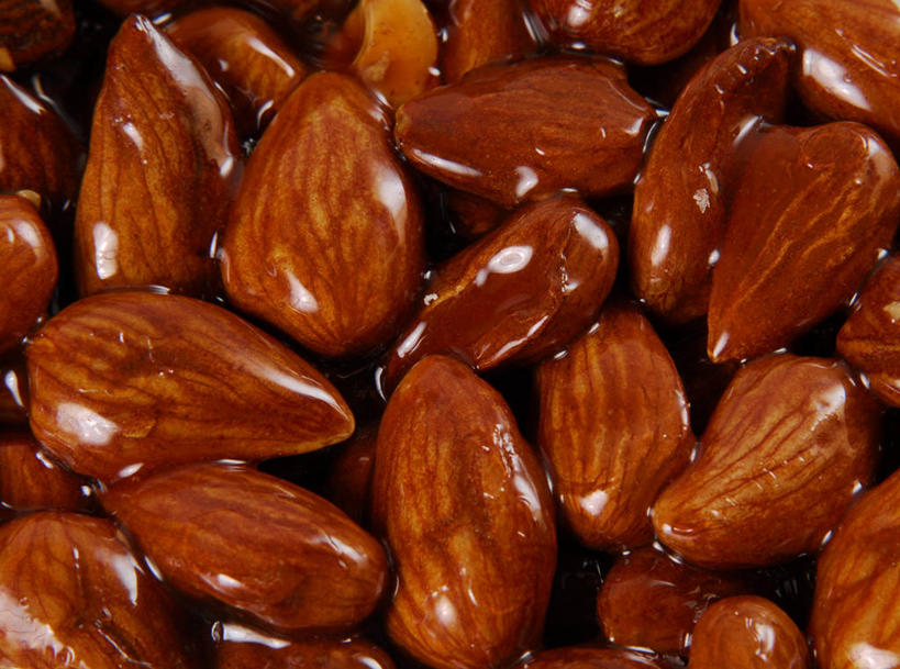 无人,横图,俯视,室内,特写,白天,杏仁,一堆,许多,阴影,堆叠,堆积,反射,粘稠,影子,调料,糖,调味品,很多,调味料,堆,糖浆,黏稠,浓厚,杏子,杏梅仁,杏核仁,木落子,苦杏仁,彩图,高角度拍摄