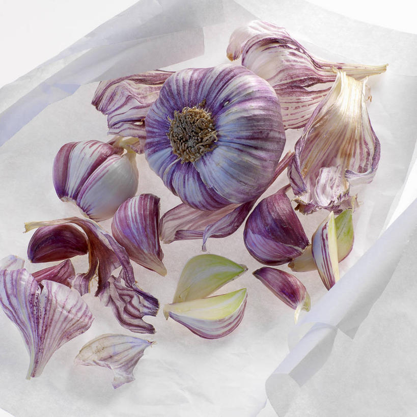 无人,方图,俯视,室内,特写,白天,白色背景,餐桌,桌子,蔬菜,蒜,餐具,许多,阴影,新鲜,反射,碟子,盘,影子,食品,很多,蒜头,食物,一个,紫色,盘子,碟,摄影,有机食品,绿色食品,影棚,单个,餐台,胡蒜,大蒜,彩图,高角度拍摄,影棚拍摄,拍摄