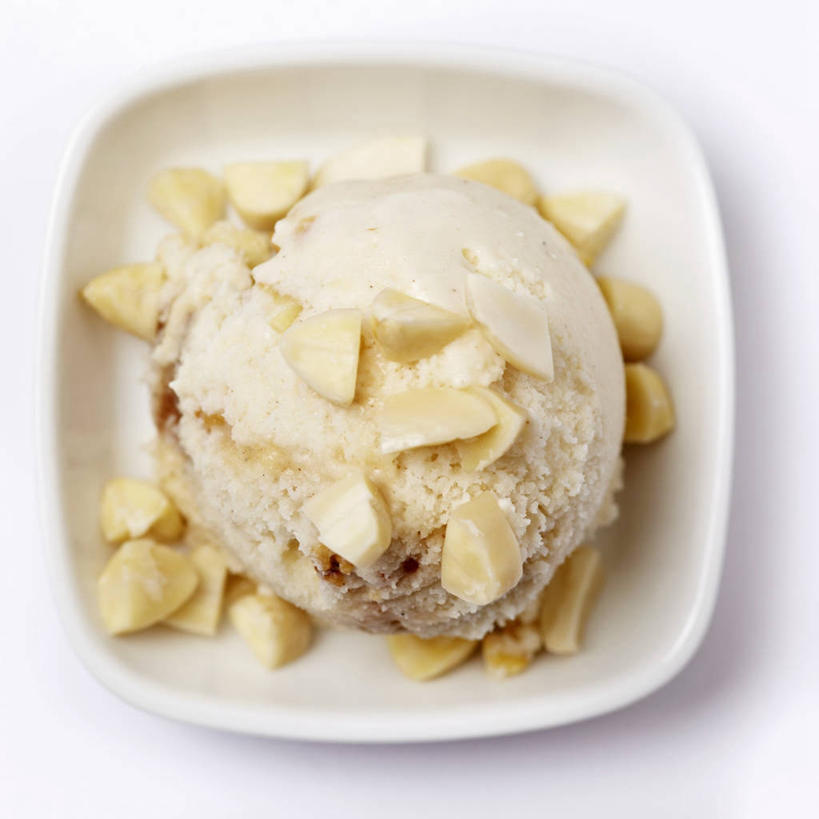 无人,方图,俯视,室内,特写,白天,白色背景,餐桌,桌子,杏仁,餐具,阴影,反射,碟子,盘,影子,冰激凌,清凉,一个,盘子,碟,冷饮,舒服,冰淇淋,摄影,影棚,单个,餐台,解暑,解渴,雪糕,舒爽,冰糕,消暑,杏子,杏梅仁,杏核仁,木落子,苦杏仁,彩图,高角度拍摄,影棚拍摄,拍摄