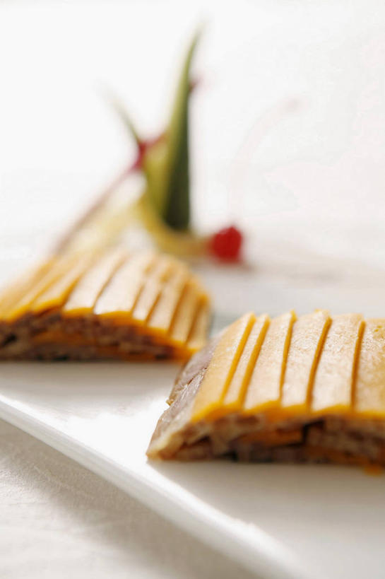 无人,竖图,俯视,室内,特写,白天,白色背景,烹饪,中餐,餐桌,桌子,南瓜,蔬菜,餐具,阴影,朦胧,模糊,新鲜,反射,碟子,盘,影子,金瓜,肉,料理,食品,猪肉,菜肴,美食,肉类,番瓜,食物,一个,盘子,碟,中式,摄影,佳肴,有机食品,绿色食品,影棚,单个,餐台,麦瓜,倭瓜,肉食,豚肉,彩图,高角度拍摄,影棚拍摄,拍摄