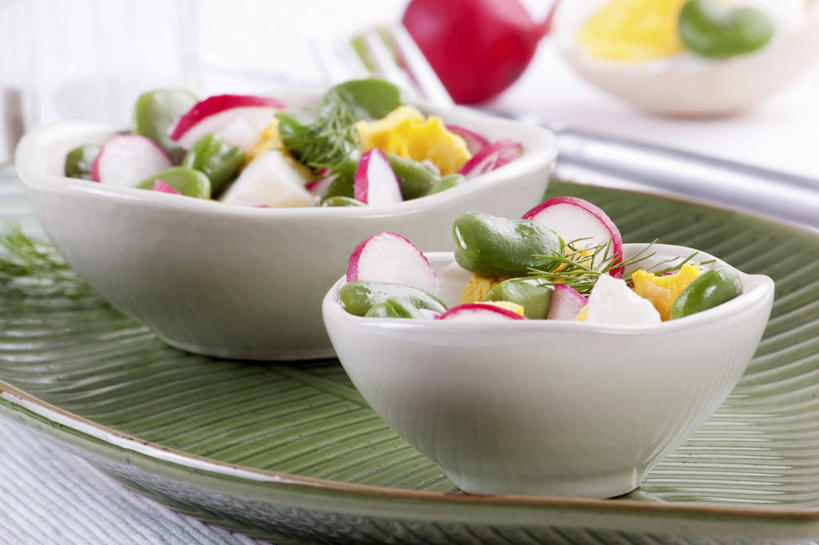 无人,横图,俯视,室内,特写,白天,植物,餐桌,桌子,萝卜,蔬菜,一堆,阴影,堆叠,堆积,朦胧,模糊,新鲜,反射,影子,陶瓷,豆类,豆子,蛋,鸡蛋,生食,蔬菜沙拉,沙拉,食品,蚕豆,胡豆,佛豆,川豆,倭豆,罗汉豆,陶瓷制品,色拉,沙律,食物,两个,容器,碗,有机食品,绿色食品,水萝卜,餐台,色拉酱,储藏,堆,储存,千岛酱,豆科,草鸡蛋,卵,彩图,高角度拍摄,贮存