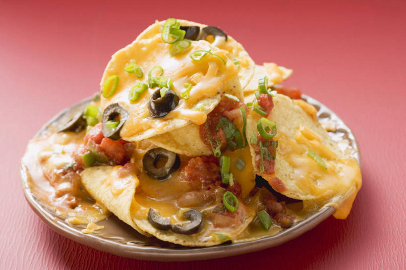 点心,奶酪,无人,横图,俯视,室内,特写,白天,餐桌,桌子,橄榄,蔬菜,餐具,水果,一堆,阴影,堆叠,堆积,红色背景,新鲜,融化,反射,碟子,盘,影子,玉米片,生食,干酪,起司,食品,果实,芝士,营养,蔬果,食物,一个,盘子,碟,快餐,零食,乳酪,摄影,有机食品,绿色食品,影棚,单个,餐台,堆,黑橄榄,乳制品,发酵,垃圾食品,乌橄榄,熔化,乌榄,溶化,熔解,消溶,油橄榄,青果,白榄,彩图,高角度拍摄,影棚拍摄,拍摄