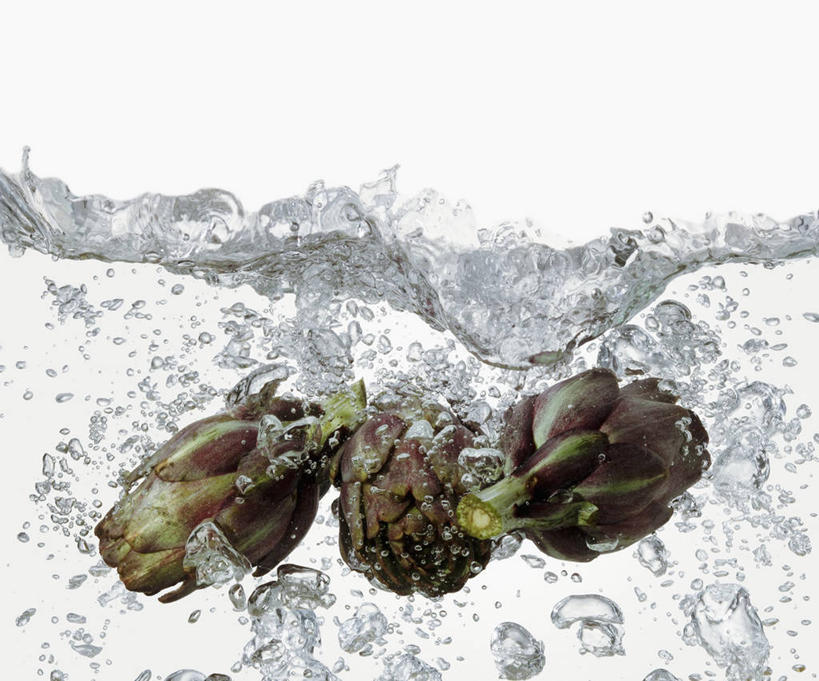 无人,横图,室内,特写,白天,白色背景,正面,水,蔬菜,阴影,飞溅,新鲜,溅,反射,液体,影子,水滴,朝鲜蓟,食品,水珠,食物,三个,洋蓟,摄影,有机食品,绿色食品,影棚,喷洒,彩图,影棚拍摄,拍摄,菜蓟,法国百合,球洋蓟,蔬菜之皇,洋百合