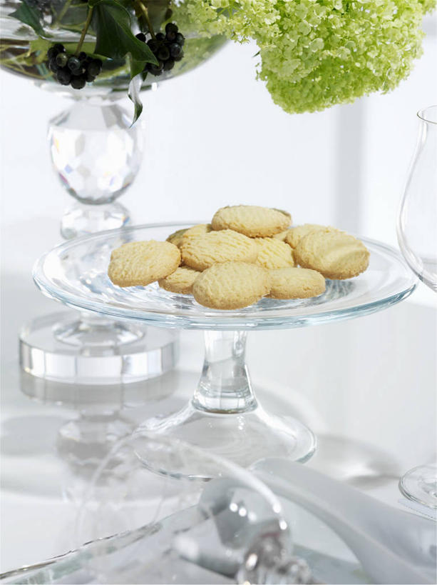 点心,红酒,葡萄酒,无人,竖图,俯视,室内,特写,白天,白色背景,水,桌面,桌子,葡萄,餐具,水果,一堆,许多,阴影,堆叠,堆积,新鲜,反射,木制,碟子,壶,盘,液体,影子,生食,食品,果实,白葡萄酒,酒类,曲奇,红酒瓶,饮用水,玻璃制品,酒,酒瓶,水壶,食物,饮料,盘子,玻璃瓶,茶壶,木制品,瓶子,容器,碟,饼干,零食,矿泉水,摄影,有机食品,绿色食品,影棚,堆,葡萄酒瓶,曲奇饼,蒸馏水,曲奇饼干,山葫芦,蒲桃,草龙珠,彩图,高角度拍摄,影棚拍摄,拍摄