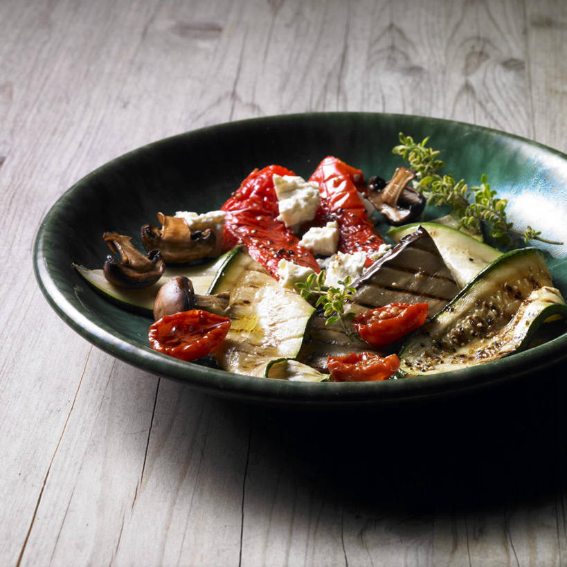 奶酪,无人,方图,俯视,室内,特写,白天,烧烤,桌子,蔬菜,西红柿,小番茄,阴影,新鲜,反射,影子,陶瓷,肉,干酪,起司,食品,烤架,陶瓷制品,烤肉,芝士,营养,肉类,食物,一个,容器,碗,铁架,乳酪,有机食品,绿色食品,单个,储藏,乳制品,储存,发酵,肉食,山羊奶酪,床上桌,懒人桌,小西红柿,樱桃小番茄,珍珠小番茄,樱桃番茄,圣女果,番茄,彩图,高角度拍摄,贮存