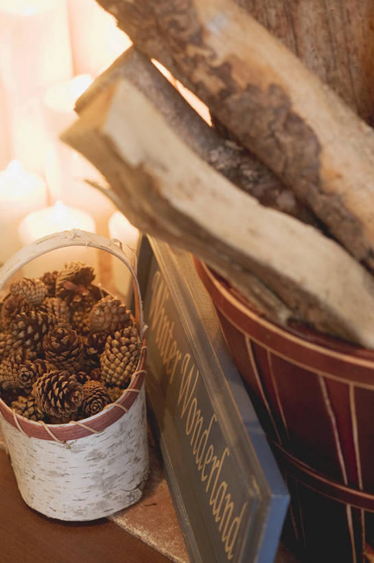 点心,面包,无人,竖图,俯视,室内,特写,白天,桌面,桌子,蜡烛,阴影,朦胧,模糊,反射,光线,木制,火焰,木桶,桶,影子,烛光,食品,面点,燃烧,法国面包,食物,糕点,木制品,容器,点燃,储藏,法棍,长棍面包,储存,法式长棍面包,彩图,高角度拍摄,贮存