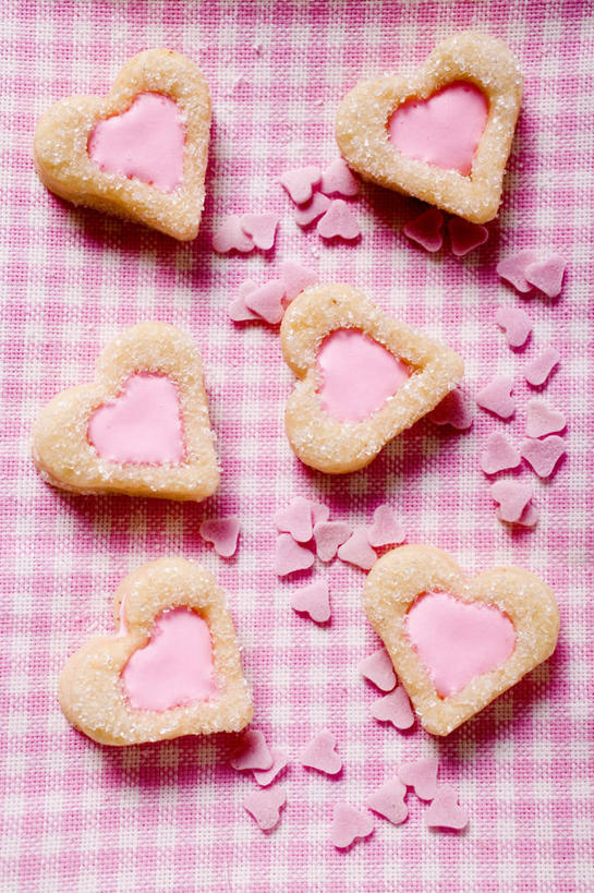 点心,无人,竖图,俯视,室内,特写,白天,爱情,桌面,桌子,情人节,许多,阴影,节日,爱心,庆祝,反射,木制,布料,方格,格子,影子,食品,糖,糖果,甜点,甜品,曲奇,浪漫,布纹,文化,桌布,食物,粉色,餐巾,木制品,台布,饼干,甜食,零食,巧克力,庆典,温暖,温馨,心形,恩爱,纪念,朱古力,和睦,曲奇饼,曲奇饼干,巧克力曲奇,心型,彩图,高角度拍摄,融洽