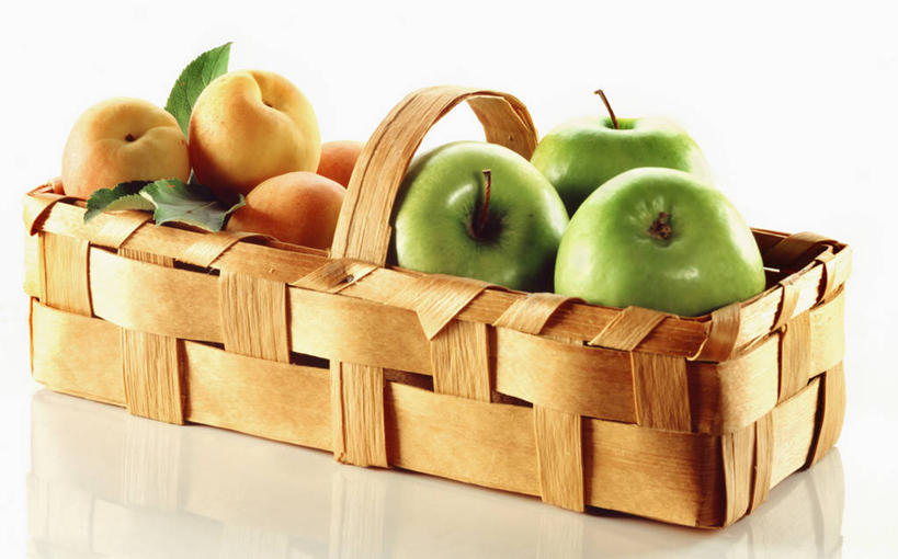 无人,交叉,横图,俯视,室内,特写,白天,白色背景,桌面,桌子,竹子,苹果,桃子,水果,叶子,一堆,许多,阴影,堆叠,堆积,竹制,新鲜,编织,反射,木制,篮子,影子,生食,食品,果实,绿叶,食物,一个,木制品,竹篮,青苹果,嫩叶,摄影,有机食品,绿色食品,影棚,单个,竹条,堆,交织,竹制品,肺果,穿插,叶,叶片,彩图,高角度拍摄,影棚拍摄,拍摄