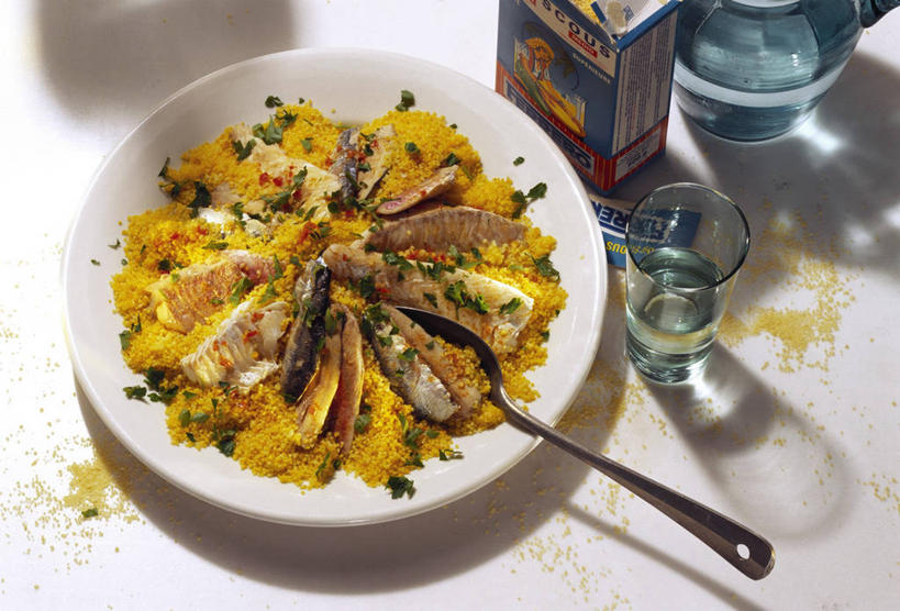 面食,面条,无人,横图,俯视,室内,特写,白天,白色背景,快乐,桌面,桌子,阴影,反射,木制,罐子,影子,纸盒,勺子,陶瓷,面,肉,鱼肉,陶瓷制品,肉类,藏红花,玻璃制品,盒子,一个,包装盒,玻璃瓶,木制品,瓶子,容器,调羹,汤匙,碗,摄影,影棚,单个,储藏,保护,番红花,储存,肉食,西红花,彩图,高角度拍摄,影棚拍摄,拍摄,贮存