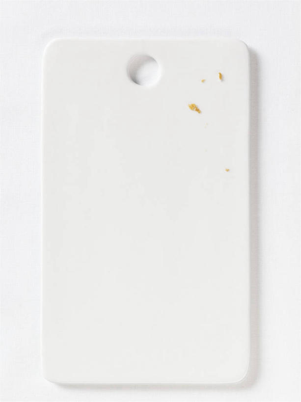 无人,竖图,俯视,室内,特写,白天,白色背景,桌面,桌子,静物,一块,阴影,反射,木制,影子,塑料,案板,砧板,白色,木制品,塑料制品,摄影,影棚,卫生,纯真,洁净,光明,恬静,中间色,朴素,清白,彩图,高角度拍摄,影棚拍摄,拍摄