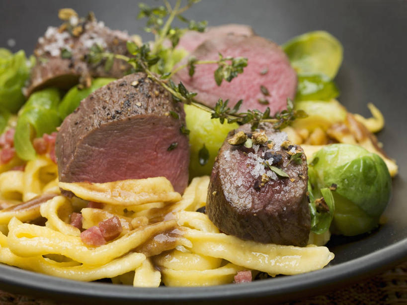 面食,面条,意大利面,无人,横图,俯视,室内,特写,白天,烹饪,西餐,蔬菜,椰菜,卷心菜,厨具,水果,金属制品,阴影,新鲜,反射,金属,锅子,影子,面,肉,生食,料理,食品,果实,蔬果,锅,肉类,食物,一个,甘蓝,西式,有机食品,绿色食品,抱子甘蓝,芽甘蓝,单个,煎锅,锅具,肉食,烹饪用具,鹿肉,酸橙,代代,球芽甘蓝,子持甘蓝,烹调用具,橙子,橙,结球甘蓝,甘兰,包心菜,烹调,彩图,高角度拍摄