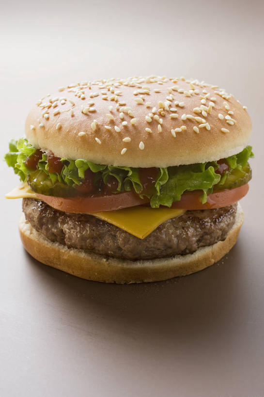 点心,面包,奶酪,无人,竖图,俯视,室内,特写,白天,烹饪,西餐,餐桌,桌子,蔬菜,西红柿,阴影,灰色背景,新鲜,反射,影子,生菜,莴苣,肉,芝麻,干酪,汉堡,牛肉,起司,料理,食品,面点,芝士,营养,菜肴,美食,肉类,食物,糕点,快餐,乳酪,西式,摄影,佳肴,有机食品,绿色食品,影棚,餐台,乳制品,发酵,肉食,西式快餐,垃圾食品,小圆面包,脂麻,胡麻,白麻,巨胜子,春菜,鹅仔菜,莴仔菜,千金菜,油麻,叶用莴苣,奶油生菜,番茄,彩图,高角度拍摄,影棚拍摄,拍摄