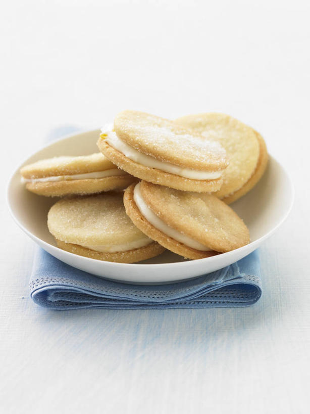 点心,无人,竖图,俯视,室内,特写,白天,白色背景,桌面,桌子,一堆,阴影,堆叠,堆积,反射,木制,影子,陶瓷,食品,陶瓷制品,曲奇,食物,一个,餐巾,木制品,容器,碗,饼干,零食,四个,摄影,影棚,单个,储藏,堆,储存,曲奇饼,曲奇饼干,保洁方巾,口布,彩图,高角度拍摄,影棚拍摄,拍摄,贮存