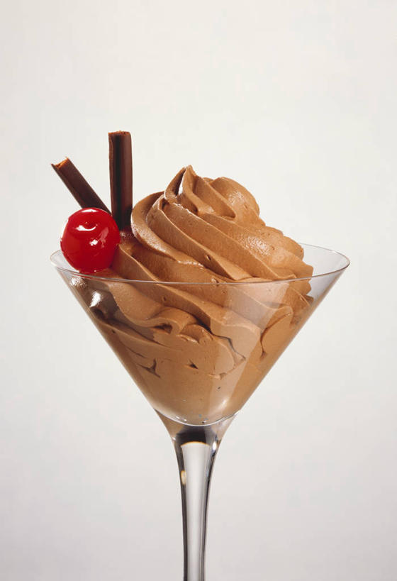 点心,无人,竖图,室内,特写,白天,白色背景,正面,樱桃,杯子,水果,阴影,新鲜,反射,高脚杯,影子,生食,食品,糖,糖果,甜点,甜品,果实,慕斯蛋糕,玻璃制品,食物,一个,酒杯,甜食,零食,巧克力,摄影,有机食品,绿色食品,影棚,单个,朱古力,慕斯,鸡尾酒杯,玻璃杯,樱珠,莺桃,英桃,楔桃,牛桃,荆桃,彩图,影棚拍摄,拍摄