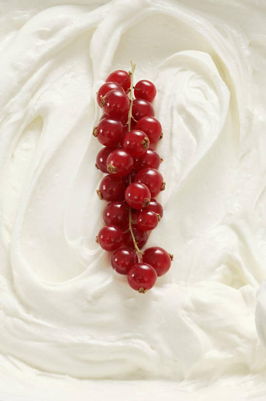 牛奶,无人,竖图,俯视,室内,特写,白天,浆果,水果,一堆,许多,阴影,堆叠,堆积,新鲜,反射,纹路,纹理,影子,灯笼果,生食,食品,冰激凌,果实,饮品,清凉,营养,酸奶,食物,饮料,冷饮,舒服,冰淇淋,摄影,有机食品,绿色食品,影棚,堆,解暑,乳制品,奶,解渴,雪糕,发酵,红醋栗,舒爽,肌理,冰糕,消暑,优格,优酪乳,醋栗,彩图,高角度拍摄,影棚拍摄,拍摄