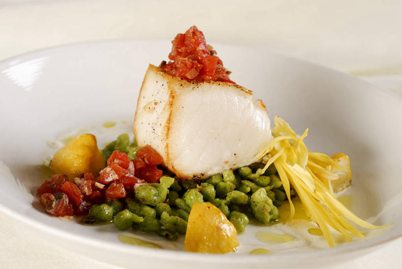 海鲜,面食,面条,意大利面,无人,横图,俯视,室内,特写,白天,白色背景,西餐,植物,桌面,桌子,豆,蔬菜,西红柿,阴影,新鲜,反射,木制,影子,陶瓷,豆类,豆子,调料,酱料,酱汁,面,茄汁,佐料,料理,食品,陶瓷制品,调味品,扇贝,调味料,番茄酱,水产,酱,海洋生物,食物,一个,木制品,容器,碗,西式,摄影,有机食品,绿色食品,影棚,单个,储藏,储存,水生动物,海产品,水生物,海底动物,豆科,青大豆,青豆,番茄,彩图,高角度拍摄,影棚拍摄,拍摄,贮存