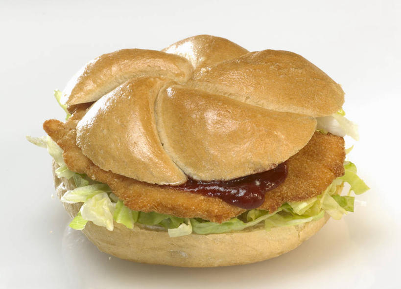 点心,面包,无人,横图,俯视,室内,特写,白天,白色背景,烹饪,西餐,桌面,桌子,阴影,反射,木制,影子,生菜,莴苣,调料,酱料,酱汁,茄汁,肉,佐料,三明治,料理,食品,面点,调味品,调味料,番茄酱,猪肉,酱,菜肴,美食,肉类,食物,糕点,一个,木制品,快餐,西式,摄影,佳肴,影棚,单个,肉食,西式快餐,小圆面包,三文治,豚肉,春菜,鹅仔菜,莴仔菜,千金菜,叶用莴苣,奶油生菜,彩图,高角度拍摄,影棚拍摄,拍摄