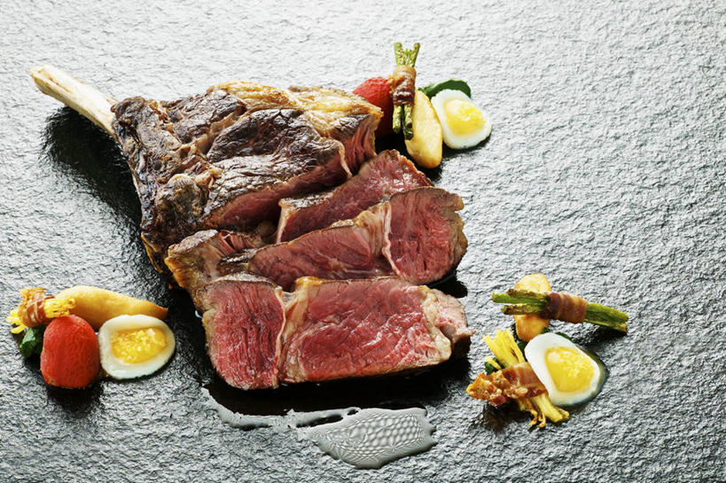 无人,横图,俯视,室内,特写,白天,烹饪,西餐,桌面,桌子,蔬菜,土豆,切开,阴影,灰色背景,新鲜,反射,木制,影子,蛋,鸡蛋,肉,牛排,牛肉,料理,食品,菜肴,美食,肉类,食物,木制品,切,西式,摄影,佳肴,有机食品,绿色食品,影棚,剖面,肉食,切面,馍馍蛋,卵,洋芋,山药蛋,马铃薯,彩图,高角度拍摄,影棚拍摄,拍摄