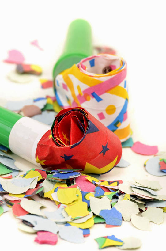 无人,竖图,俯视,彩色,室内,特写,白天,白色背景,桌面,桌子,静物,阴影,朦胧,模糊,装饰,反射,木制,丝绸,丝带,影子,缎带,纸屑,绸带,木制品,摄影,影棚,五颜六色,华丽,修饰,碎纸,色彩斑斓,点缀,五彩缤纷,碎纸条,衬托,美观,雅致,雅观,五彩斑斓,绚烂,五彩纸屑,五光十色,彩图,高角度拍摄,影棚拍摄,拍摄