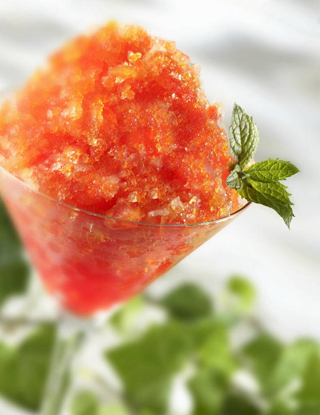 无人,竖图,室内,特写,白天,正面,杯子,叶子,朦胧,模糊,高脚杯,薄荷,冰激凌,绿叶,银丹草,清凉,玻璃制品,一个,酒杯,冷饮,舒服,嫩叶,冰淇淋,单个,解暑,解渴,雪糕,舒爽,冰糕,消暑,鸡尾酒杯,斑叶凤梨薄荷,苹果薄荷,夜息香,叶,叶片,玻璃杯,彩图