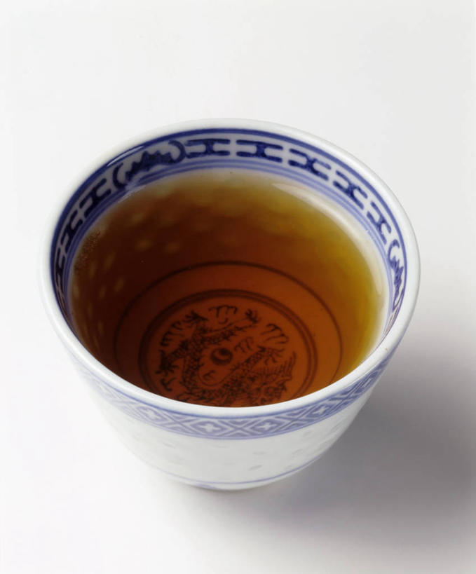无人,竖图,俯视,室内,特写,白天,白色背景,绘画,幸福,茶,桌面,桌子,杯子,阴影,反射,木制,彩绘,瓷器,影子,陶瓷,茶叶,饮品,娱乐,一个,木制品,水杯,花茶,享受,休闲,温馨,放松,乐趣,保健,养生,摄影,影棚,单个,花草茶,陶艺,舒适,茉莉花茶,茉莉香片,香花茶,香片,熏花茶,彩釉,茶杯,画画,彩图,高角度拍摄,影棚拍摄,拍摄