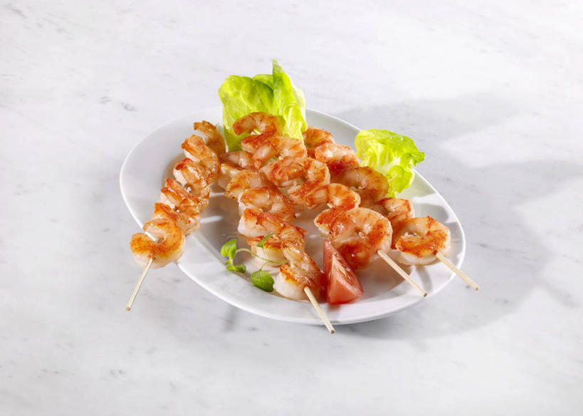 无人,横图,俯视,室内,特写,白天,白色背景,烧烤,桌面,桌子,蔬菜,餐具,阴影,新鲜,反射,木制,碟子,盘,影子,生菜,莴苣,虾,食品,烤架,烤肉,大虾,食物,盘子,木制品,碟,铁架,摄影,有机食品,绿色食品,影棚,对虾,斑节虾,春菜,鹅仔菜,莴仔菜,千金菜,叶用莴苣,东方对虾,中国对虾,奶油生菜,彩图,高角度拍摄,影棚拍摄,拍摄