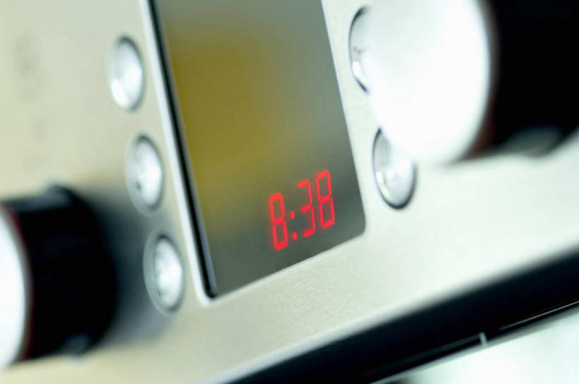 无人,横图,俯视,室内,特写,白天,烹饪,零件,电路,静物,厨具,关闭,阴影,朦胧,模糊,反射,标志,电器,烤炉,烤箱,文字,影子,字符,字母,标识,开关,按钮,打开,影棚,家电,家用电器,开启,炊具,阿拉伯文,烹饪用具,闭合,阿拉伯语,阿拉伯字母,烹调用具,烹调,彩图,高角度拍摄,小家电