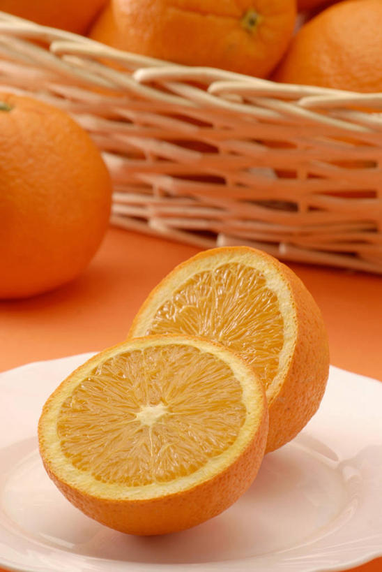 无人,交叉,竖图,俯视,室内,特写,白天,桌面,桌子,竹子,水果,一堆,许多,切开,橙色背景,阴影,堆叠,堆积,竹制,新鲜,编织,反射,木制,篮子,影子,生食,食品,果实,食物,一个,餐巾,木制品,竹篮,切,摄影,有机食品,绿色食品,影棚,竹条,堆,交织,竹制品,甜橙,剖面,切面,穿插,保洁方巾,口布,橙子,橙,彩图,高角度拍摄,影棚拍摄,拍摄,鹄壳,黄橙,黄果,金橙,金环,金球,糖橙