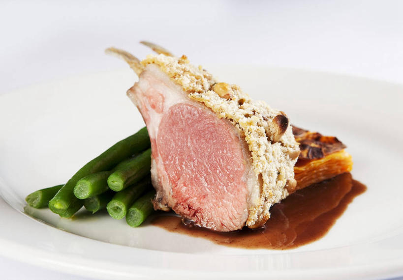 无人,横图,俯视,室内,特写,白天,白色背景,烹饪,西餐,植物,桌面,桌子,豆,蔬菜,餐具,阴影,新鲜,反射,木制,碟子,盘,影子,豆类,豆子,肉,羊排,料理,食品,羊肉,菜肴,美食,肉类,食物,一个,盘子,木制品,碟,西式,摄影,佳肴,有机食品,绿色食品,影棚,单个,迷迭香,肉食,豆科,海洋之露,青大豆,青豆,彩图,高角度拍摄,影棚拍摄,拍摄