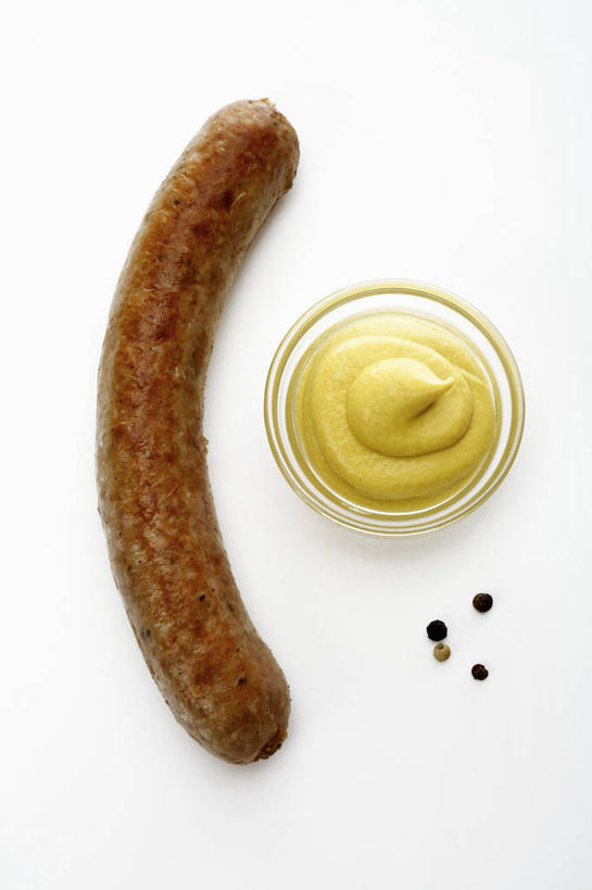 芥末,无人,竖图,俯视,室内,特写,白天,白色背景,桌面,桌子,玻璃,阴影,反射,木制,影子,肉,香肠,腊肠,猪肉,肉类,玻璃制品,一个,木制品,容器,碗,摄影,影棚,单个,储藏,储存,肉食,山葵,豚肉,泽山葵,溪山葵,芥子末,山嵛菜,芥辣粉,哇沙比,辣根,德式香肠,彩图,高角度拍摄,影棚拍摄,拍摄,贮存